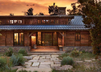 Features of decorating houses in Texas