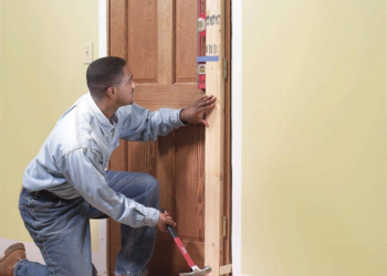 Какими способами можно самостоятельно установить межкомнатную дверь