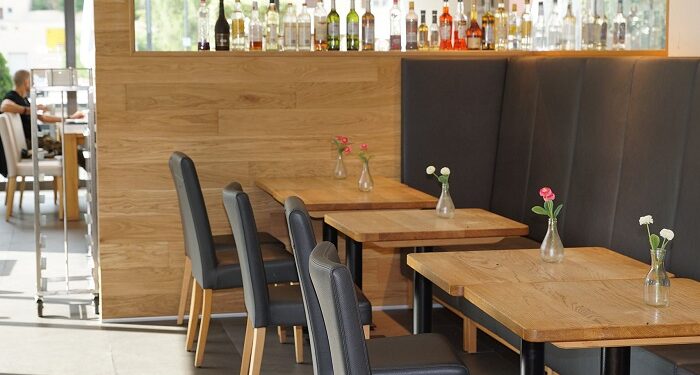 Какие они, идеальные столы для кафе, баров, ресторанов