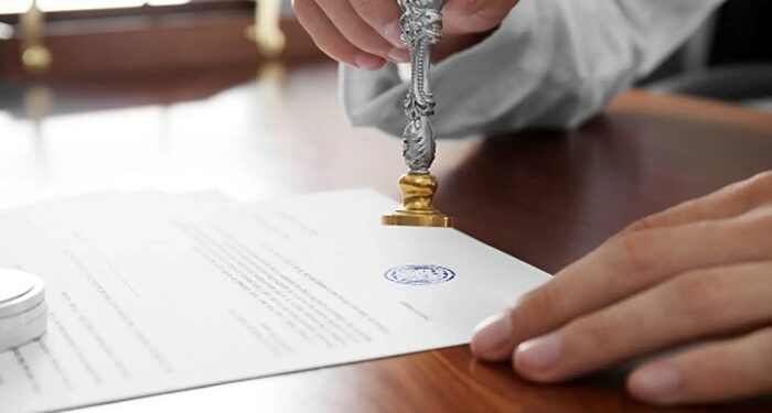 Нотаріально засвідчений переклад документів: поняття та переваги