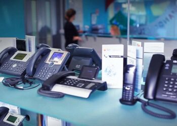 Features and advice from professionals on choosing telephone equipment