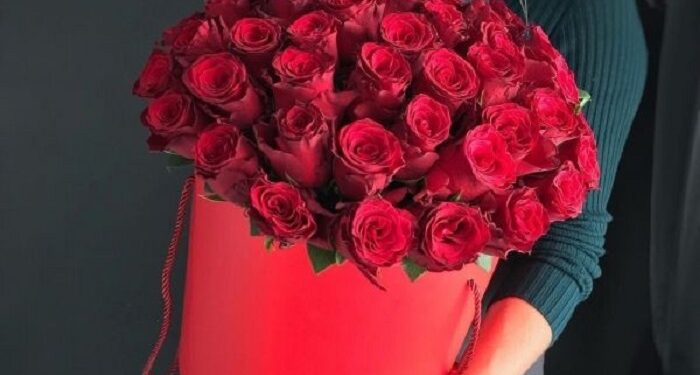 Цветы в коробках: изысканный сюрприз и эффектный подарок к любой дате
