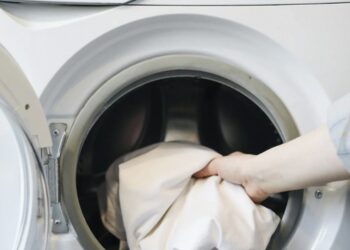 Cold wash vs hot wash: which one is destroying your clothes