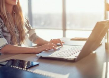 Доступ к продажам и клиентам из любой точки мира: преимущества облачной CRM