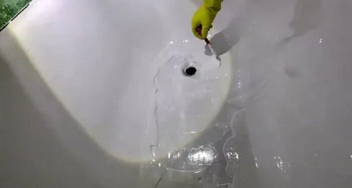 Правила та особливості нанесення акрилу для ванн: що потрібно знати